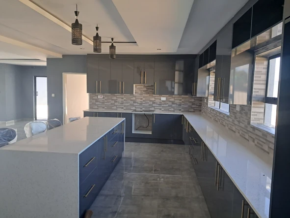 5 bed modern house with 3 bed cottage